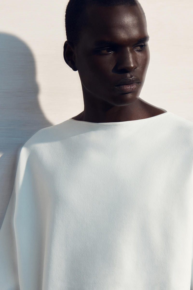 COS オーバーサイズボートネックセーター