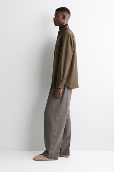 COS エポレットディテール綿シャツ