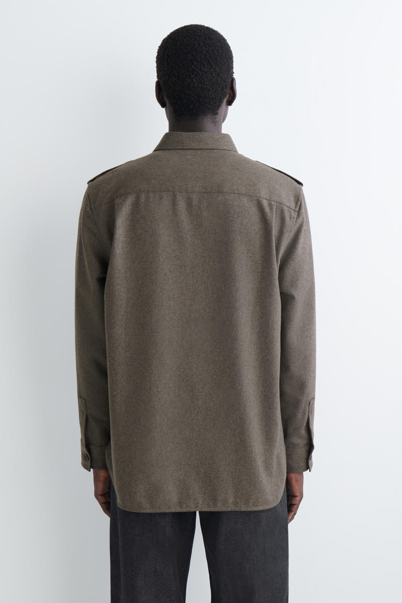 COS ボタンダウンカラーウールシャツ