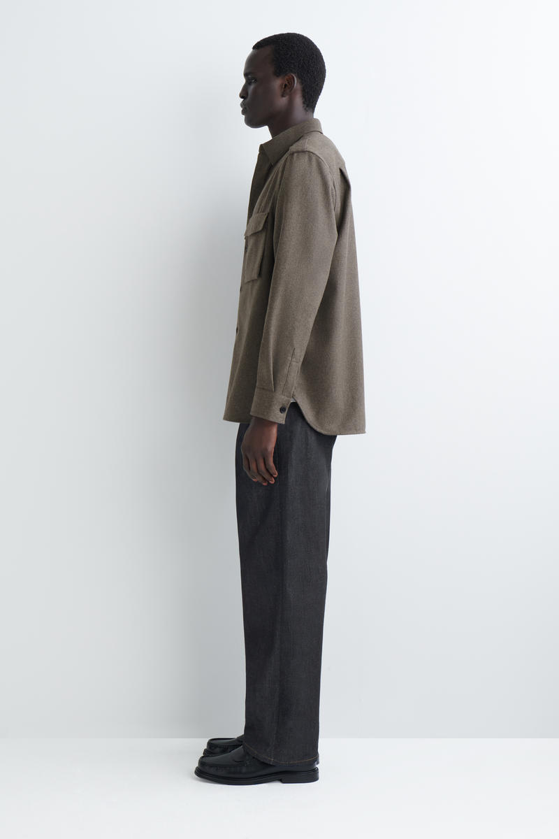 COS ボタンダウンカラーウールシャツ