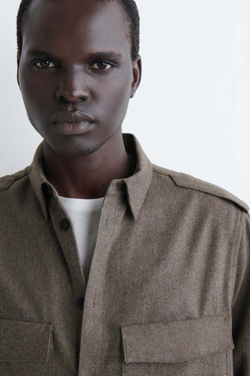 COS ボタンダウンカラーウールシャツ