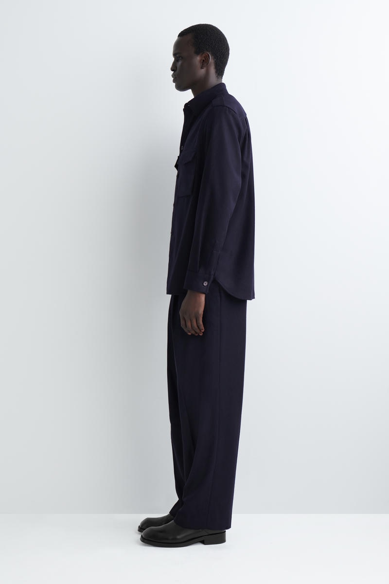 COS ボタンダウンカラーウールシャツ