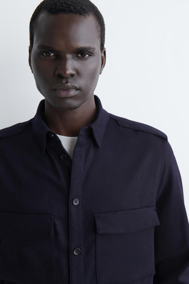 COS ボタンダウンカラーウールシャツ