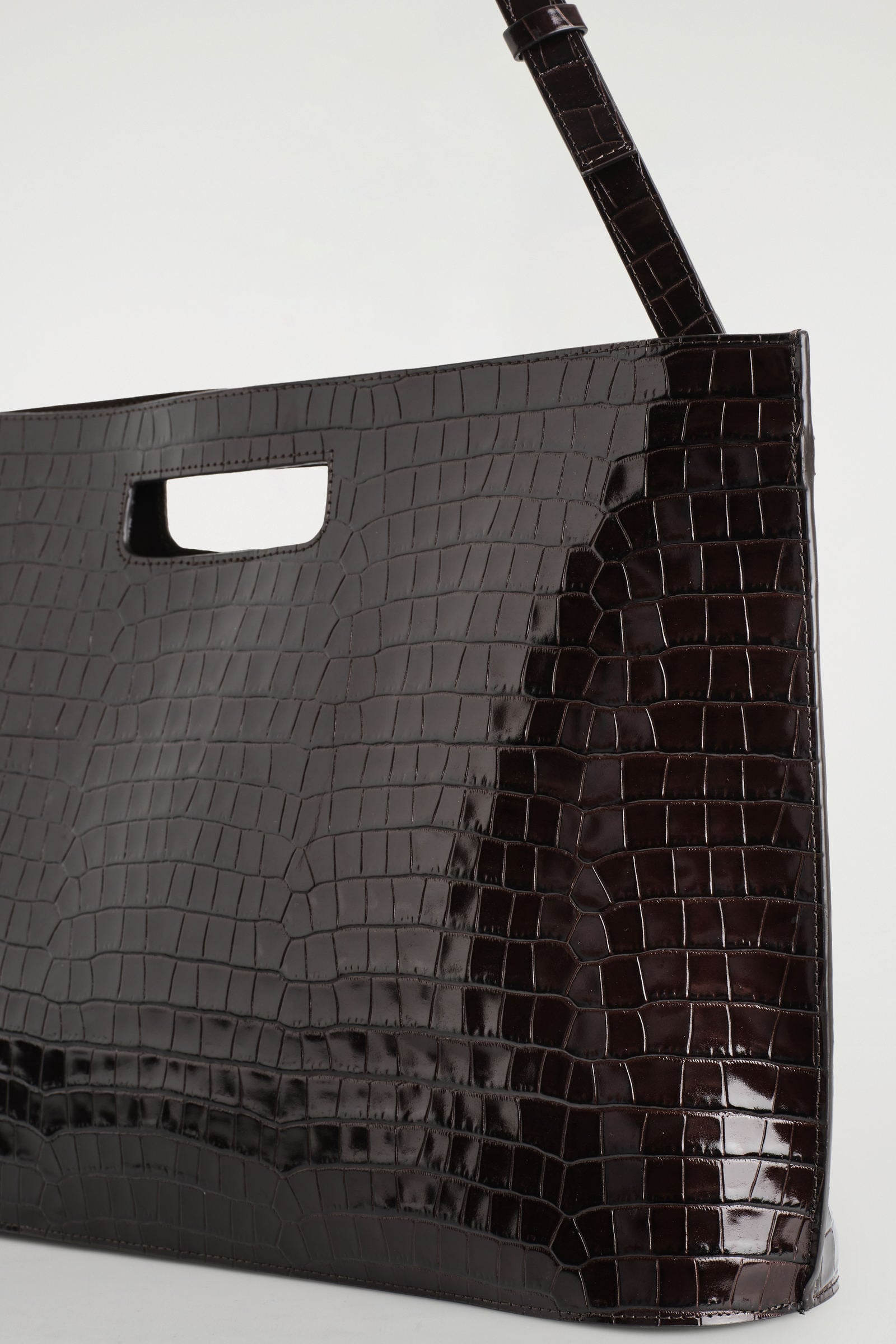 FOLIO OVERSIZED BAG - CROC-EFFECT LEATHER フォリオ オーバーサイズ 