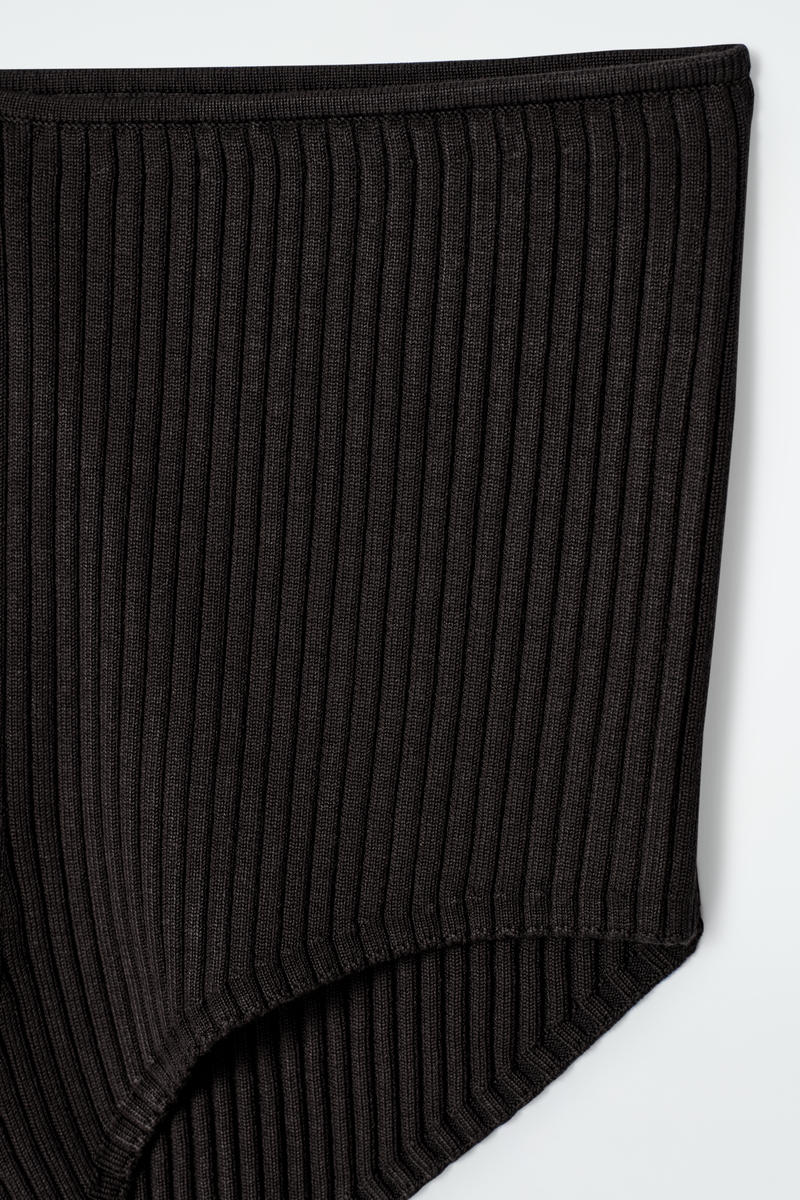 COS リブニットシルクマイクロショートパンツ