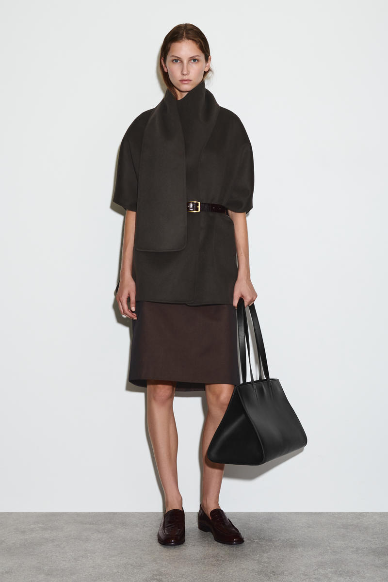 COS ダブルフェイスウールスカーフケープ