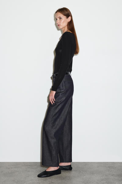 COS バレルレッグデニムトラウザーズ