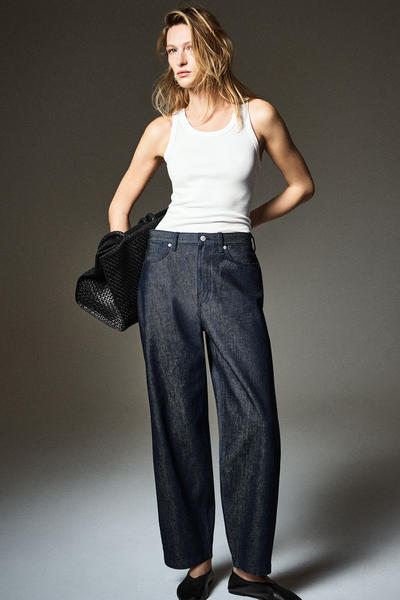 COS バレルレッグデニムトラウザーズ