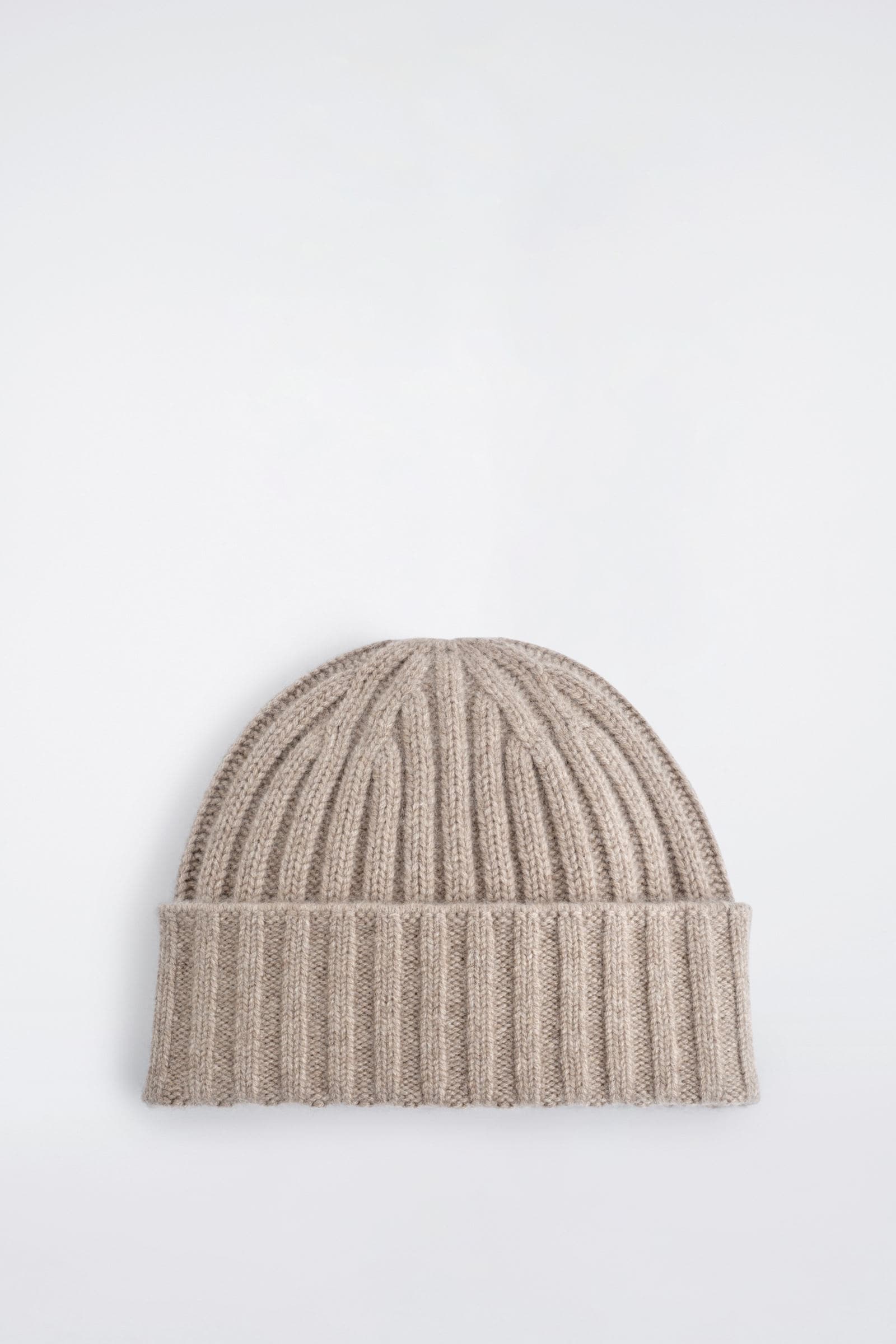 AURALEE ベージュ カシミヤリブ編みビーニー AURALEE(オーラリー) ニットキャップ・ビーニー(メンズ) - 海外