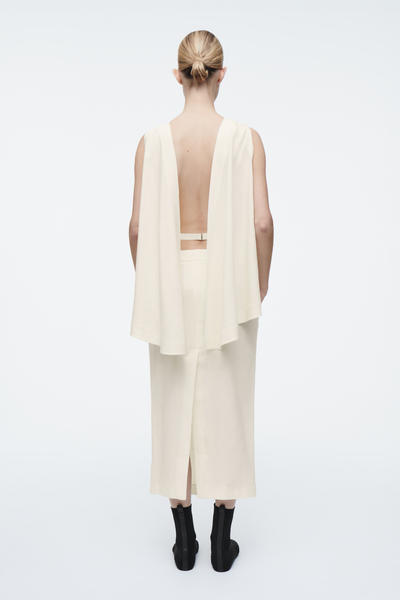 COS デコンストラクテッド オープンバックトップ