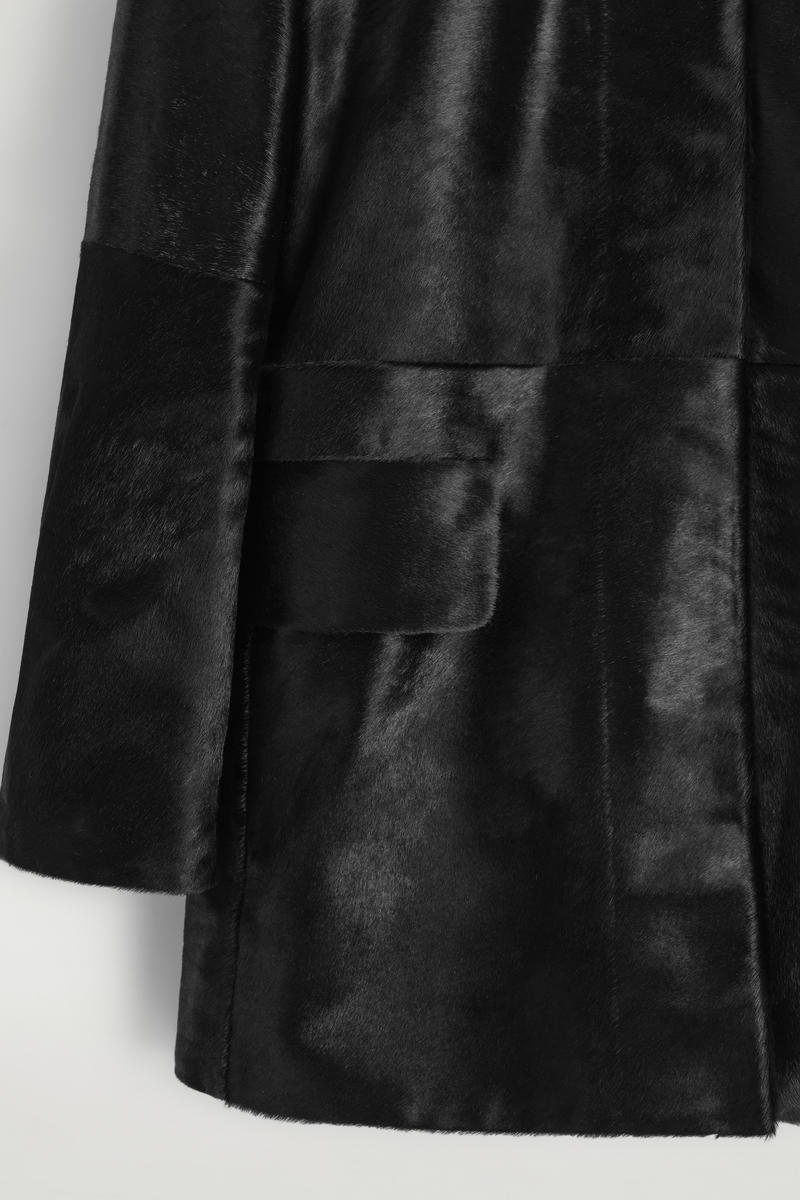 COS ポニーヘアコート