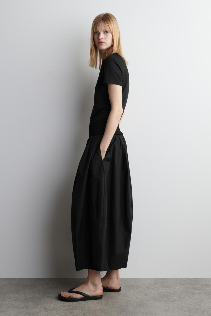 COS スモックパネルミディスカート