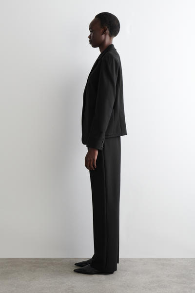 COS スリムシングルブレストブレザー