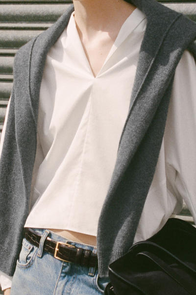 COS メリノウールVネックセーター