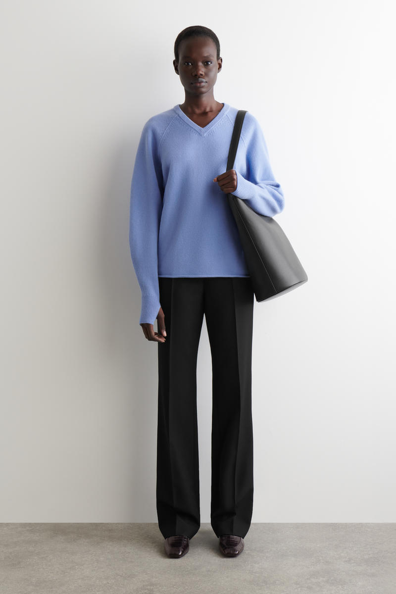 MERINO WOOL V-NECK JUMPER メリノウールVネックセーター コーン