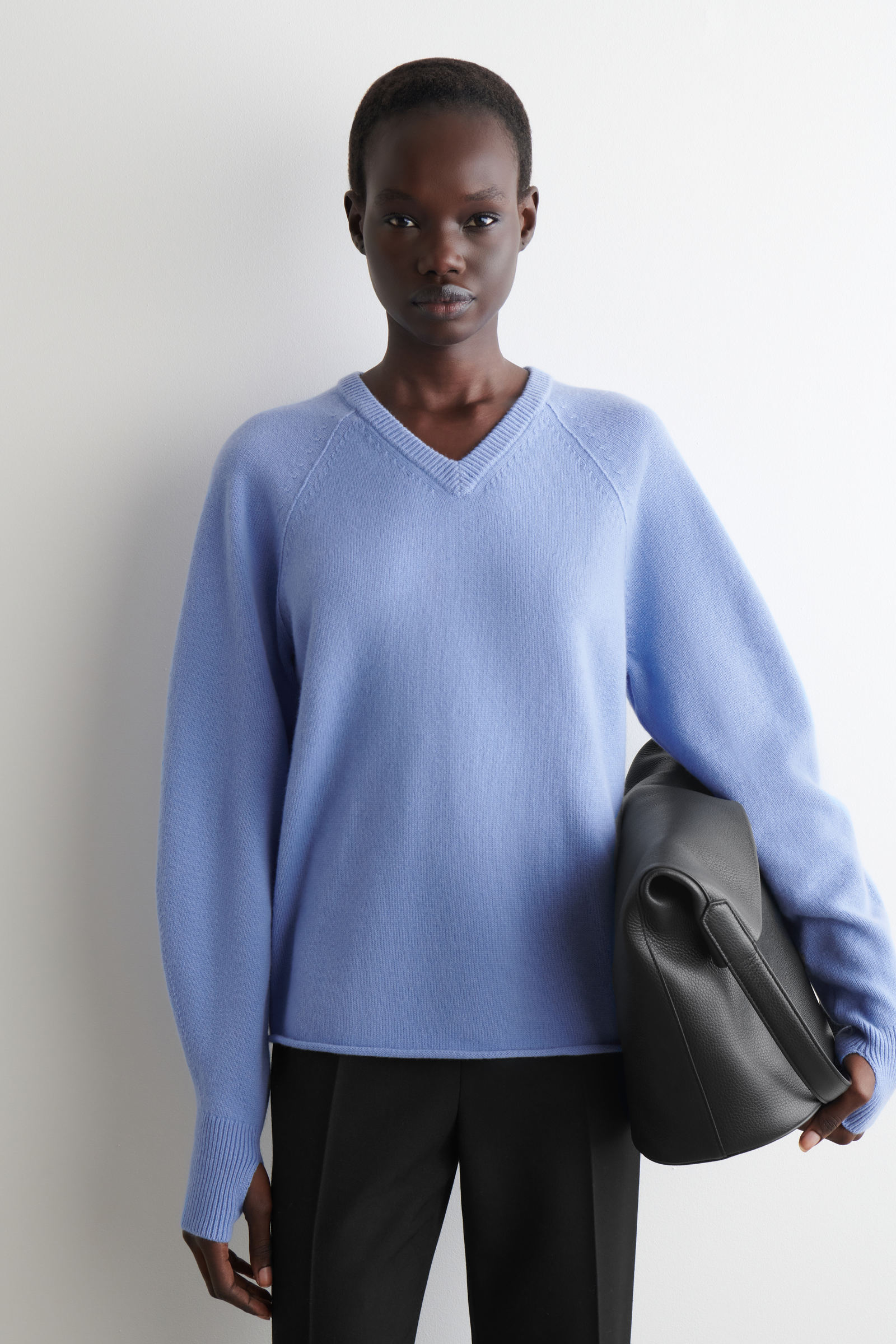 MERINO WOOL V-NECK JUMPER メリノウールVネックセーター｜COS