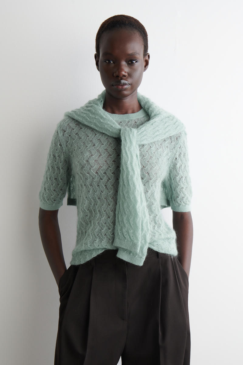 COS ポインテール編みモヘアトップ