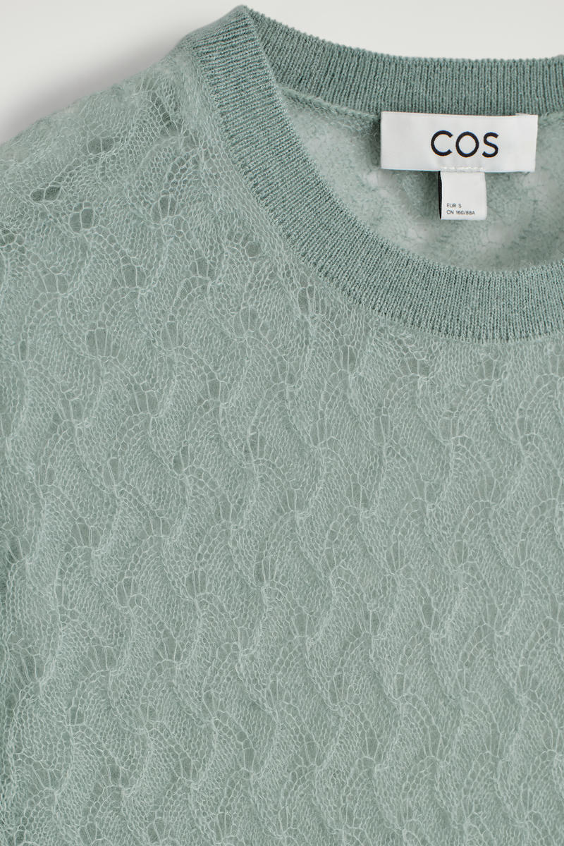 COS ポインテール編みモヘアトップ