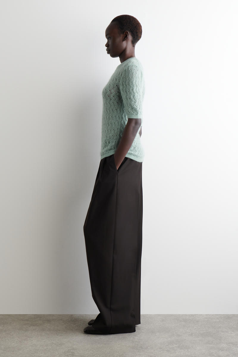 COS ポインテール編みモヘアトップ