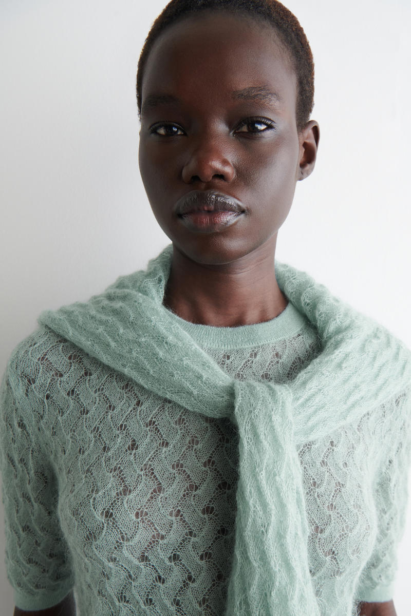 COS ポインテール編みモヘアトップ