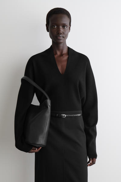 COS ドレープメリノウールVネックジャンパー