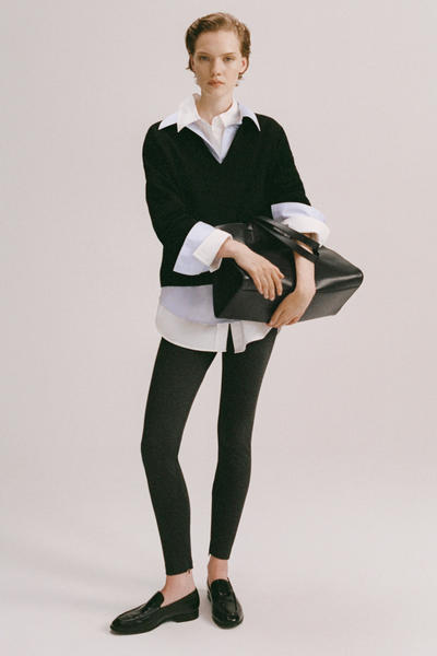 COS ドレープメリノウールVネックジャンパー