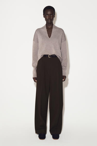 COS ドレープメリノウールVネックジャンパー