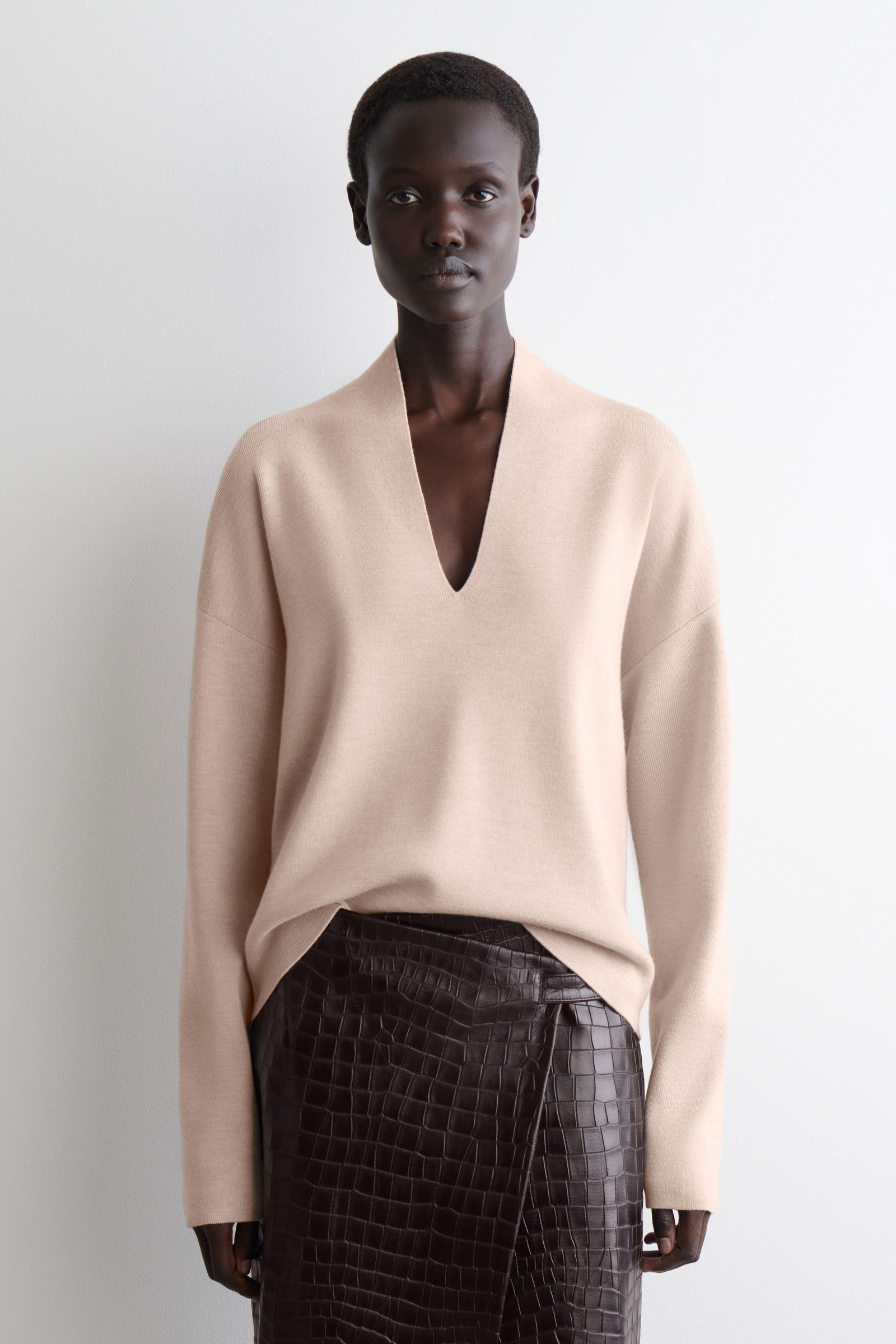 DRAPED MERINO WOOL V-NECK JUMPER ドレープメリノウールVネック