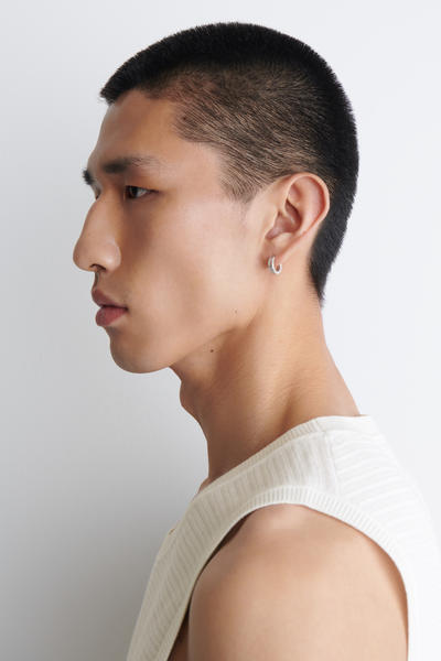 COS ハンマー加工のミニフープイヤリング