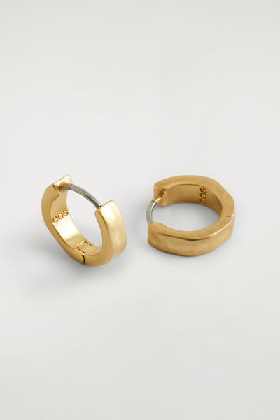 COS ハンマー加工のミニフープイヤリング