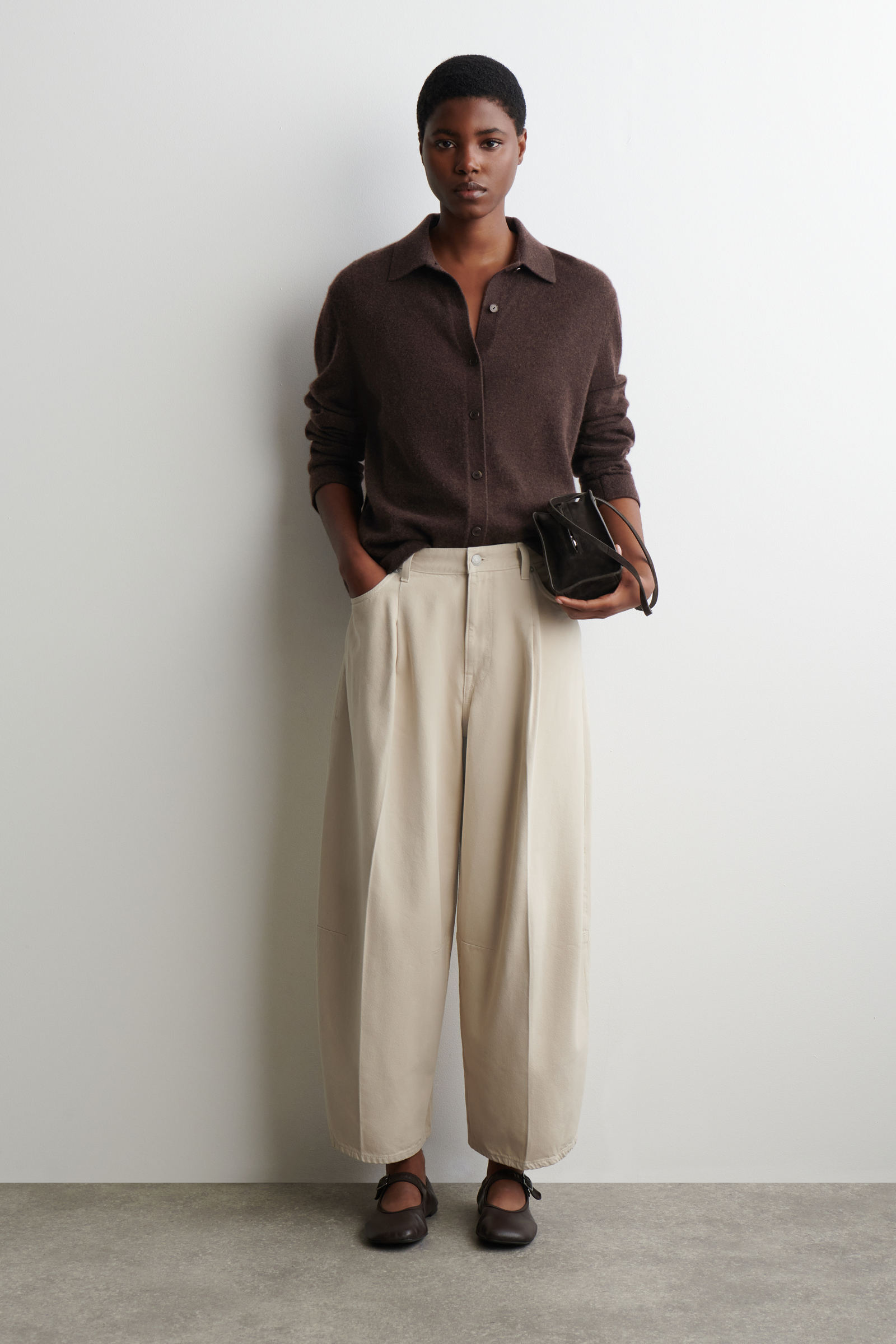 TWINE BARREL-LEG JEANS TWINEジーンズ - バレル ライトベージュ｜COS