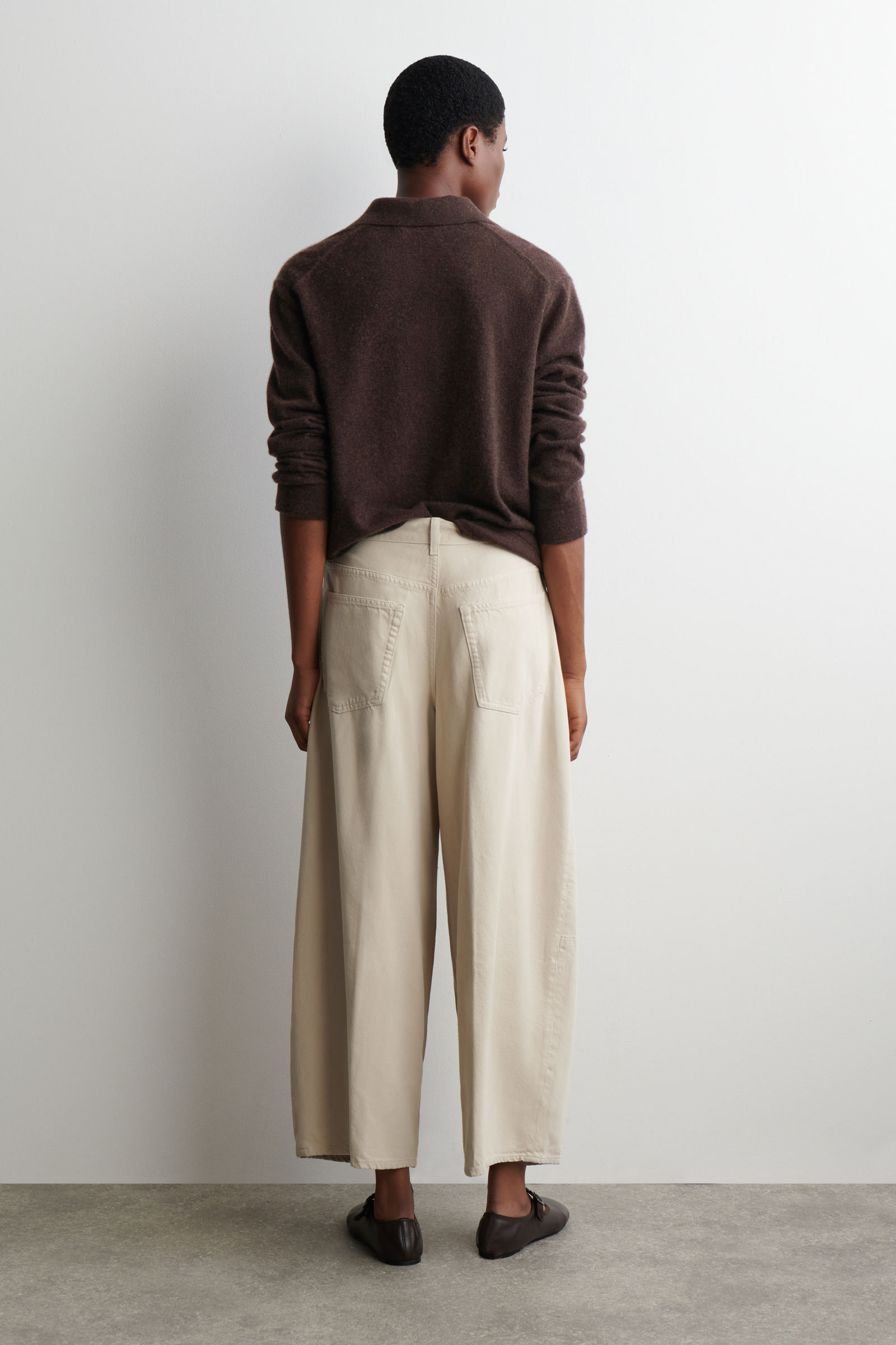 TWINE BARREL-LEG JEANS TWINEジーンズ - バレル ライトベージュ｜COS