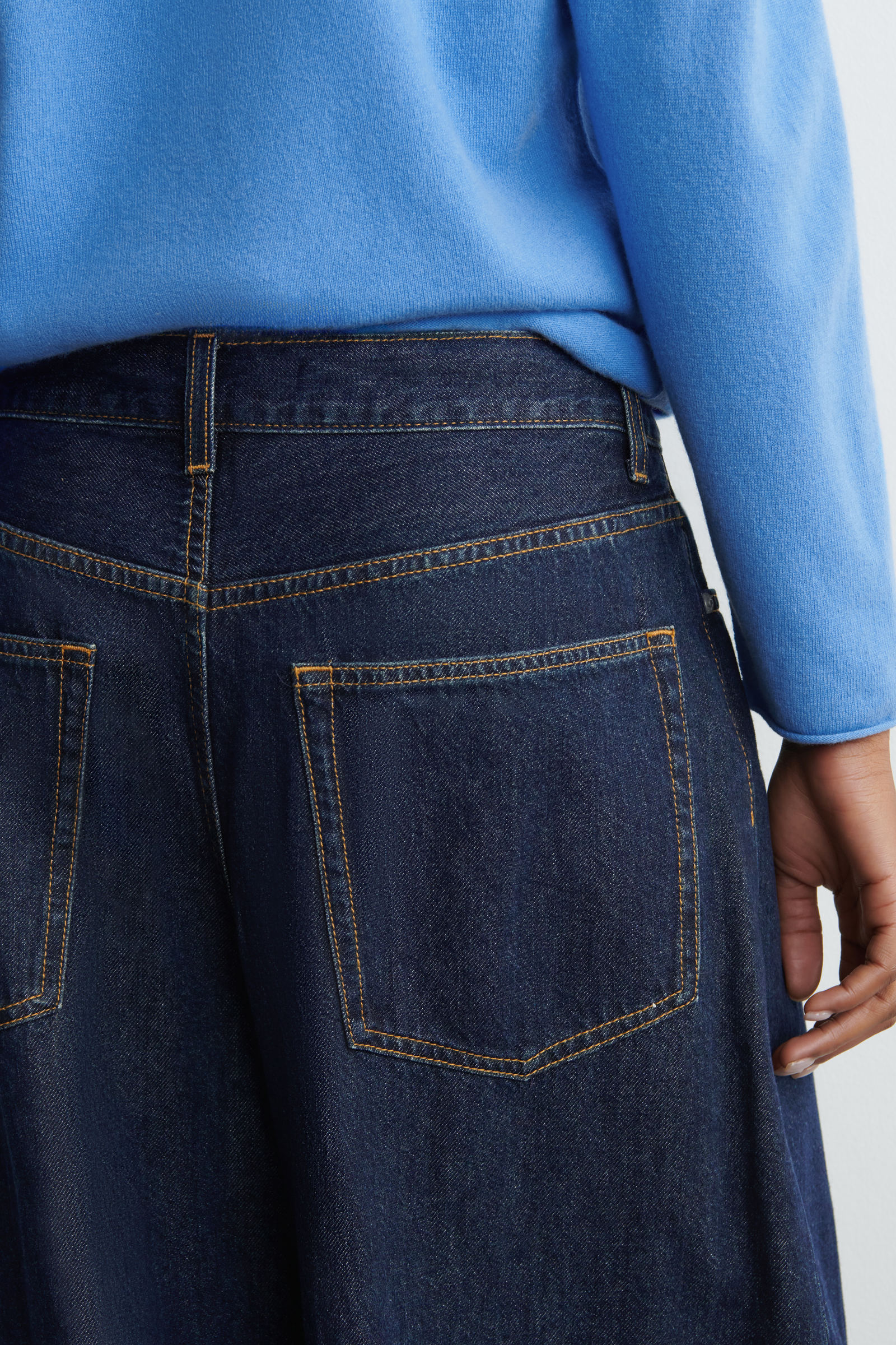 TWINE BARREL-LEG JEANS TWINEジーンズ - バレル ダークブルー｜COS