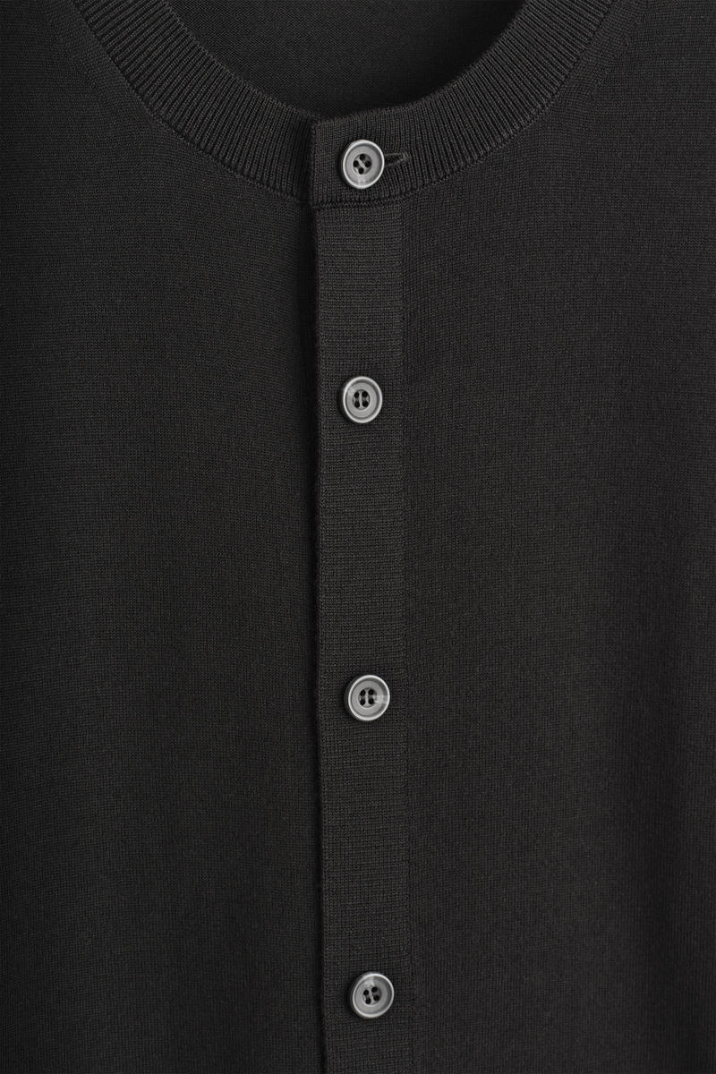 COS メリノウールクルーネックカーディガン