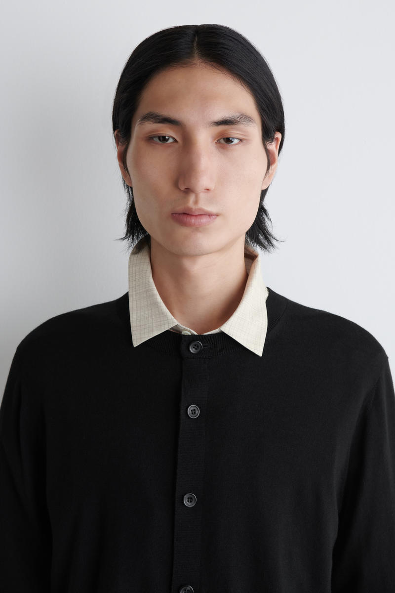 COS メリノウールクルーネックカーディガン