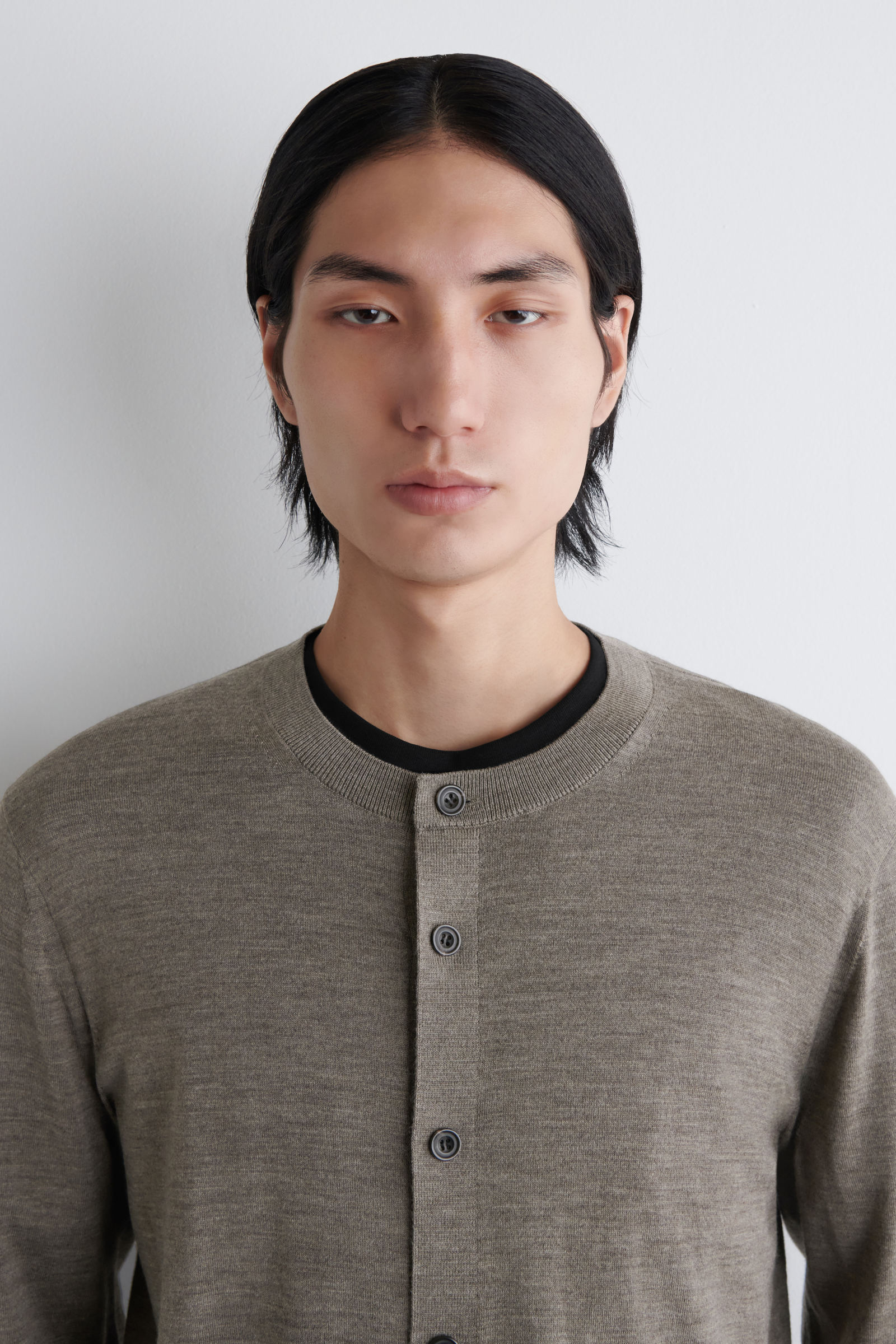 MERINO WOOL CREW-NECK CARDIGAN メリノウールクルーネック