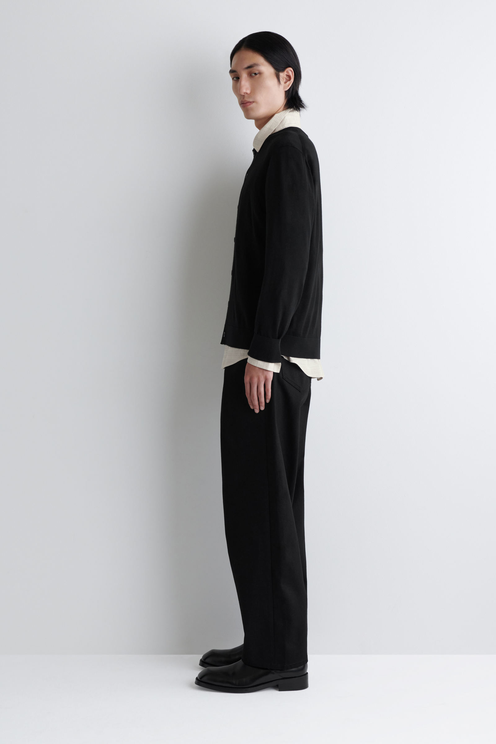 MERINO WOOL CREW-NECK CARDIGAN メリノウールクルーネック