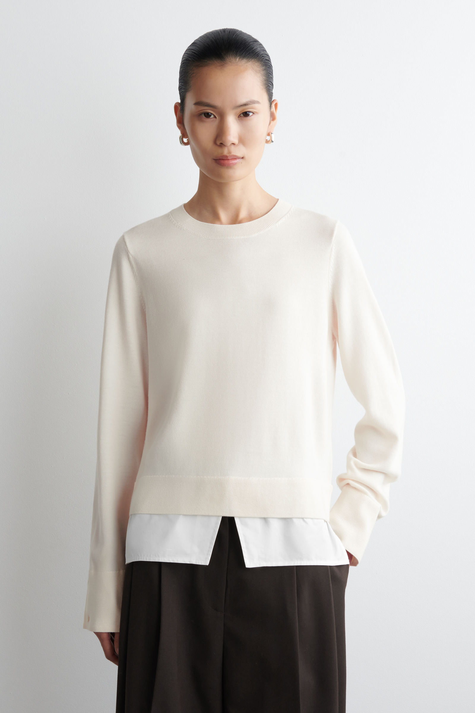 COS ホワイト レイヤードメリノウールセーター アイボリー LAYERED MERINO WOOL JUMPER レイヤードメリノウールセーター エクリュ