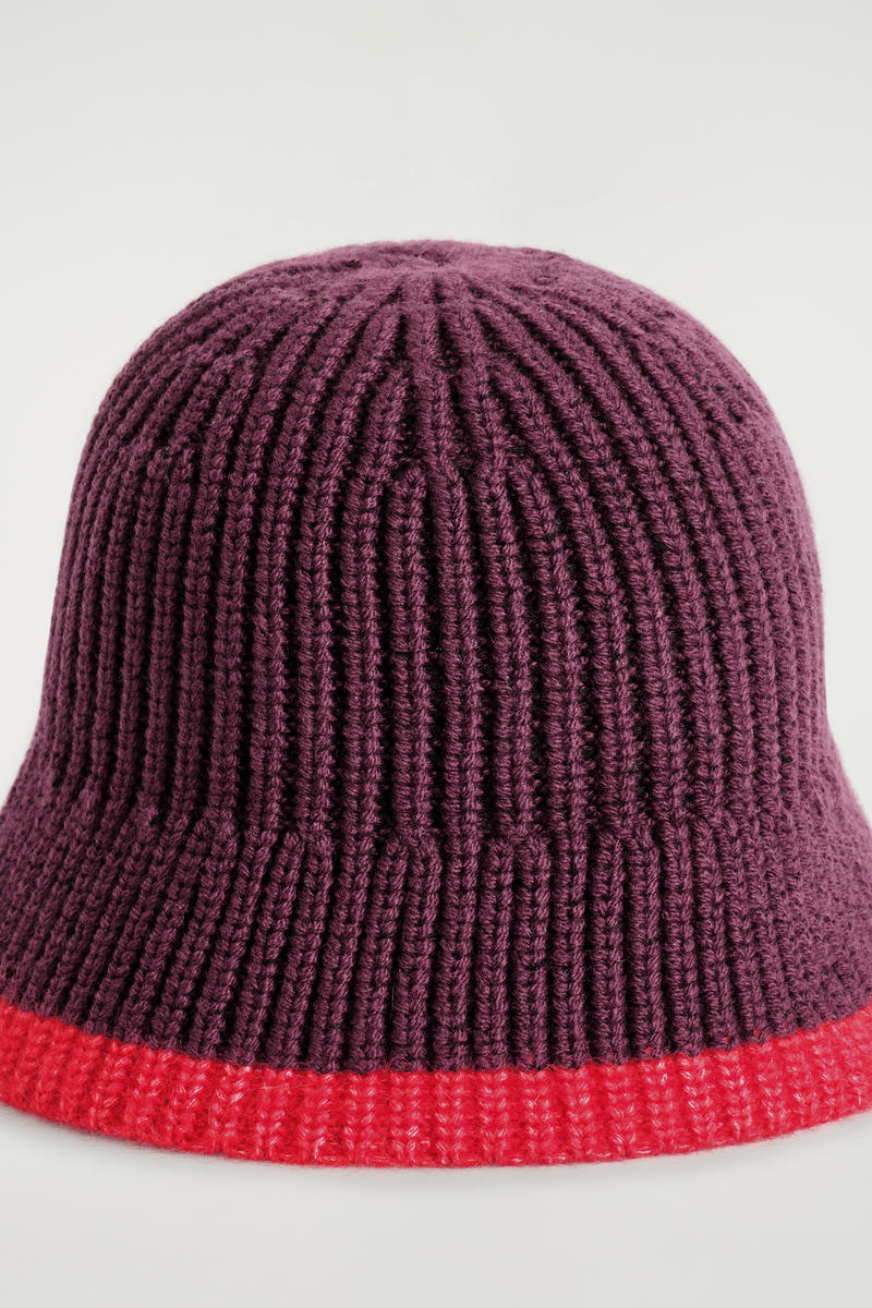 COS コントラストの効いたウールモヘアバケットハット