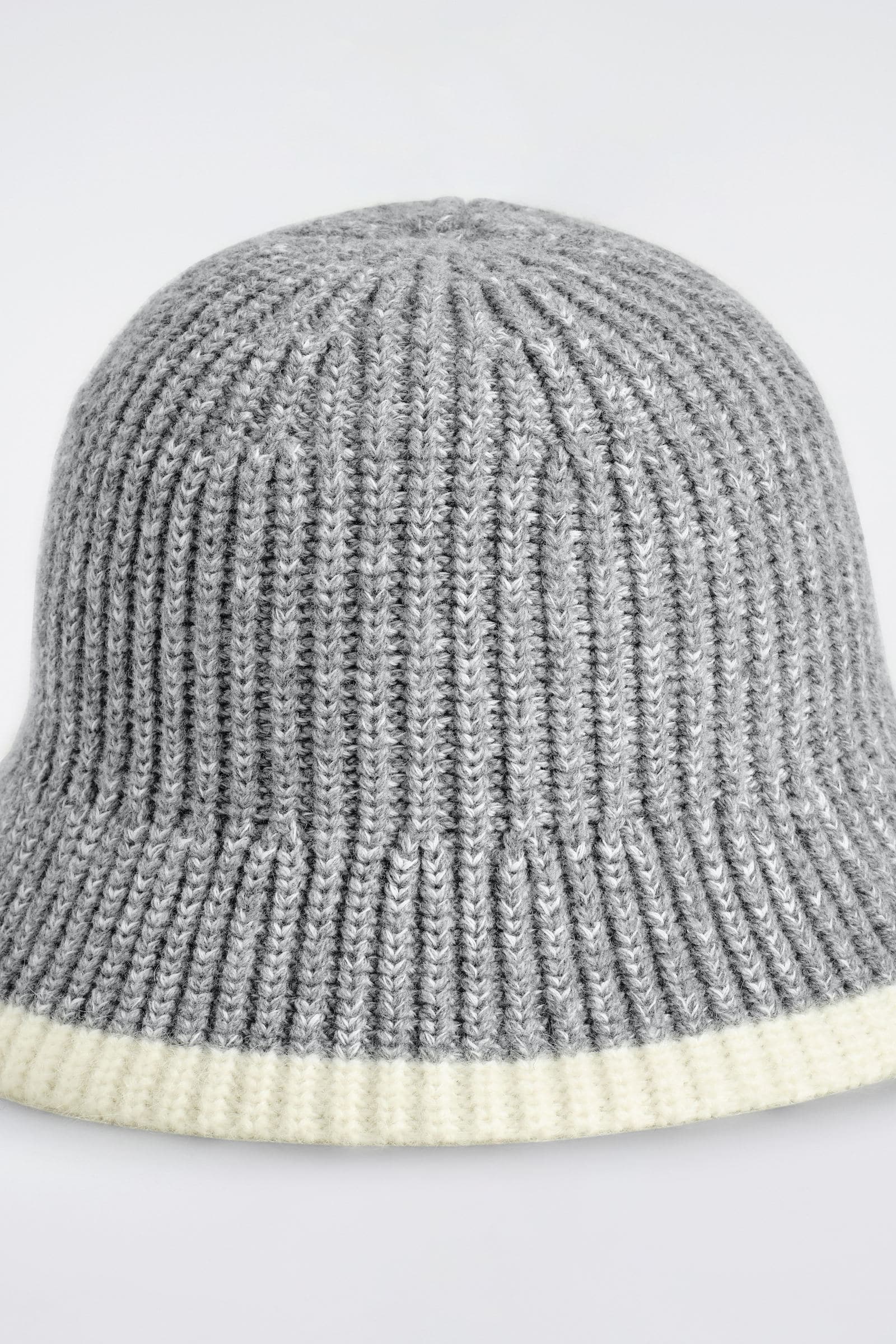 CONTRAST-TIPPED WOOL-MOHAIR BUCKET HAT コントラストの効いたウール