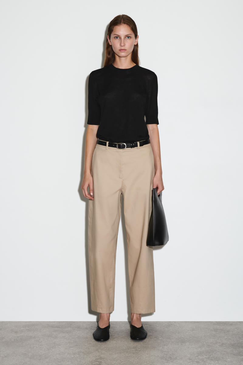 COS バレルレッグコットンチノ