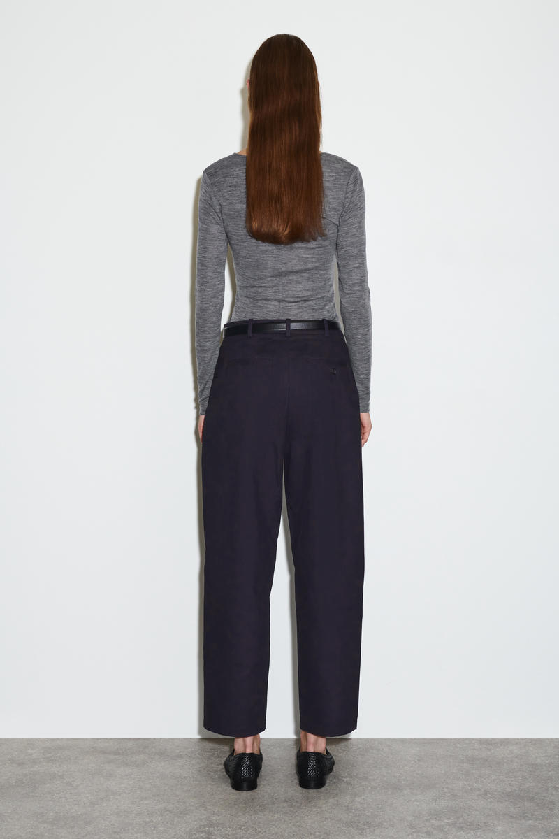 COS バレルレッグコットンチノ