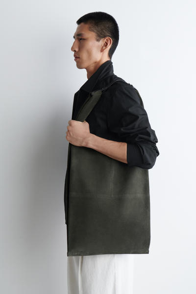 COS スラウチートート - スエード