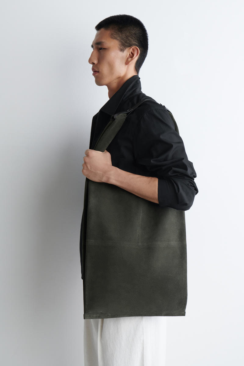 COS スラウチートート - スエード