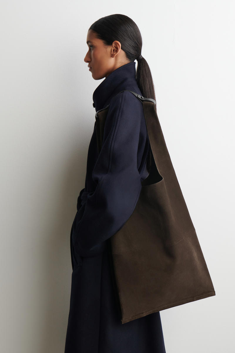 COS スラウチートート - スエード