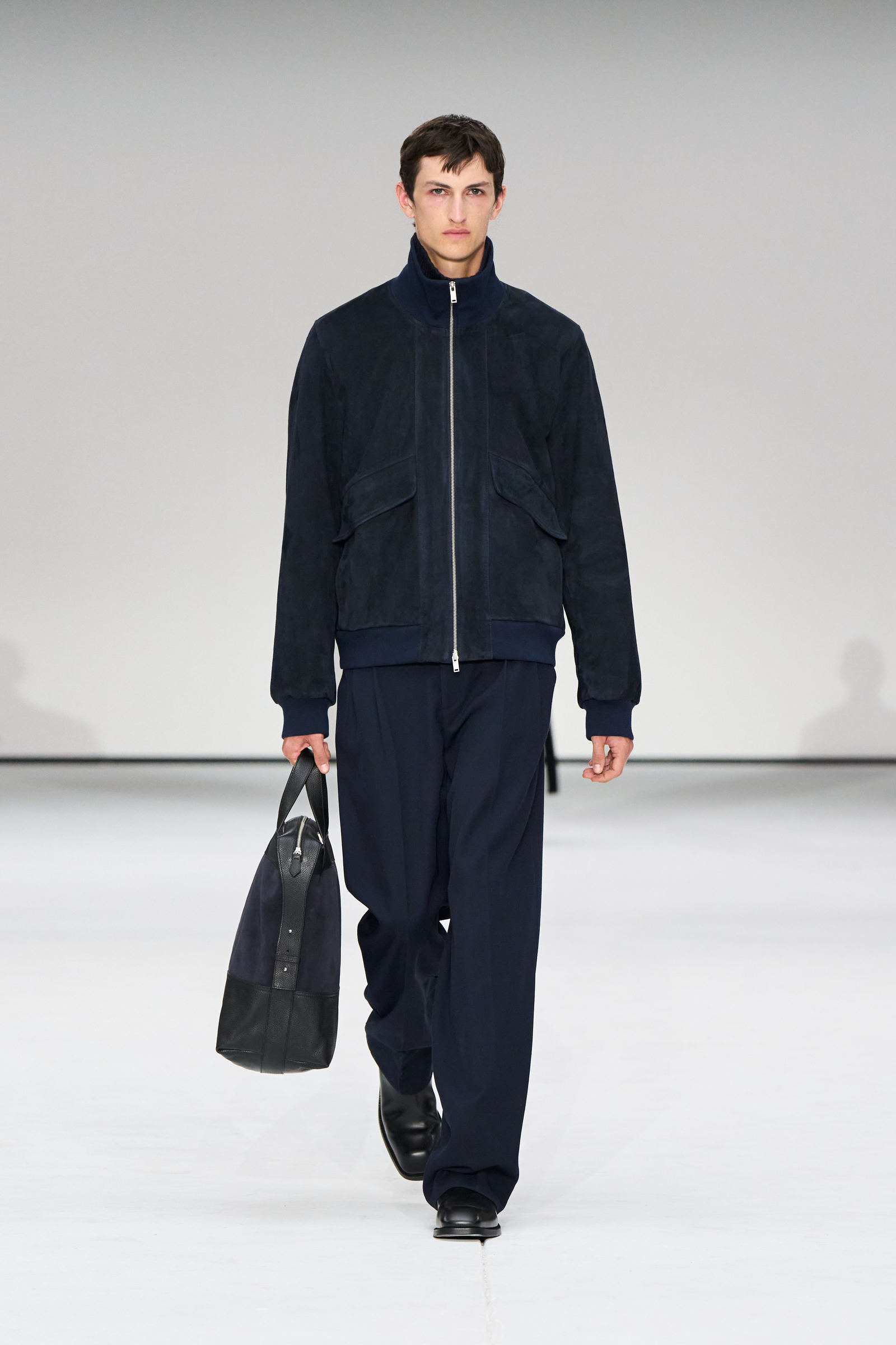 COS シティメッセンジャーバッグ レザー ネイビー zz-1300357_76-119-1010016-5.