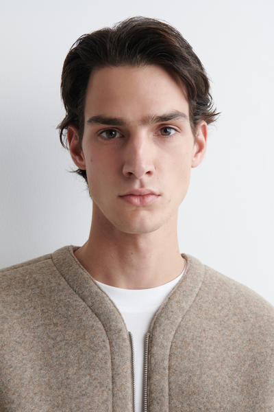 COS オーバーサイズフェルトスキューバジップアップカーディガン