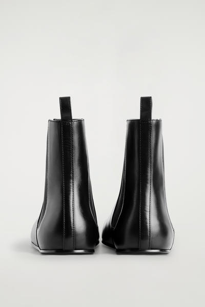 COS スリムレザーブーツ