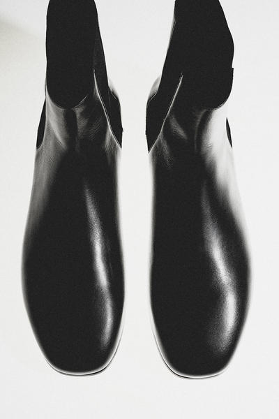 COS スリムレザーブーツ