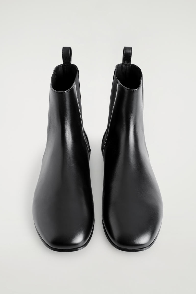 COS スリムレザーブーツ